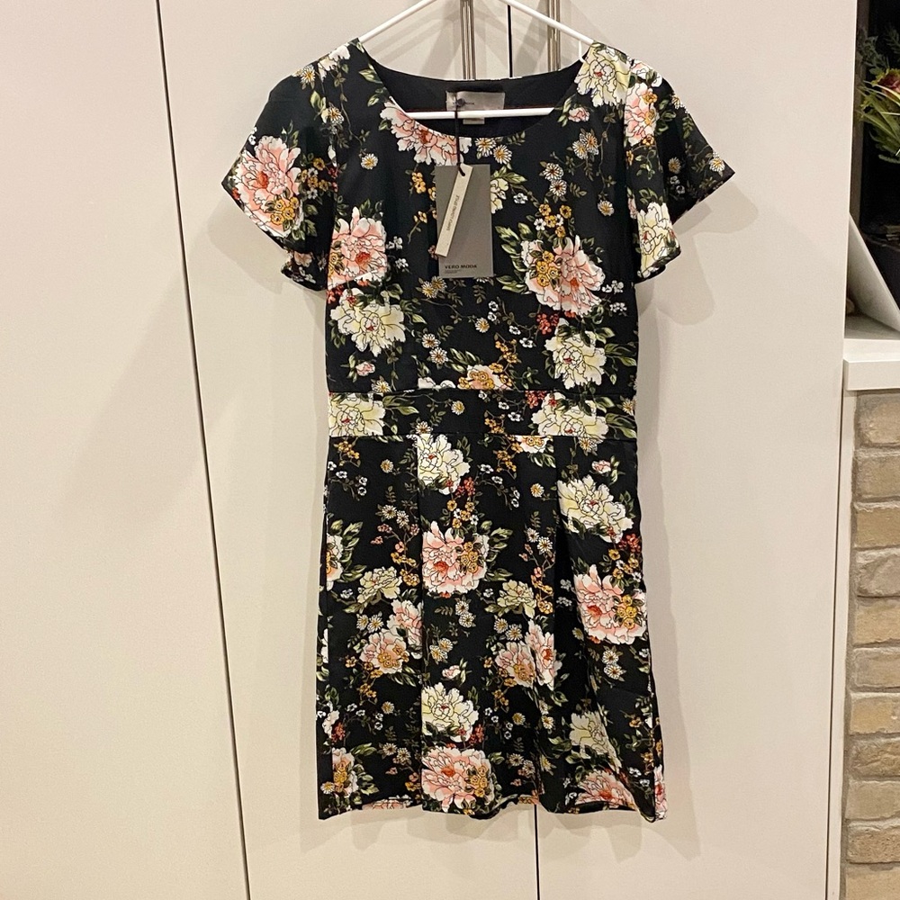 NWT Vero Moda Mini Floral Dress